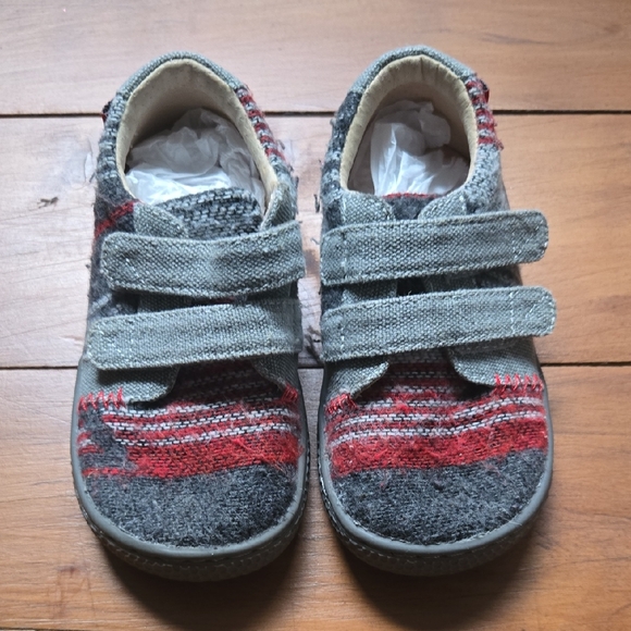 Livie & Luca Other - Livie & Luca Baby/Toddler Shoes Size 6